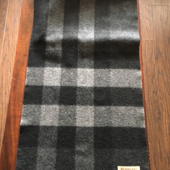 Burberry Scarf - Picture 3 of 7